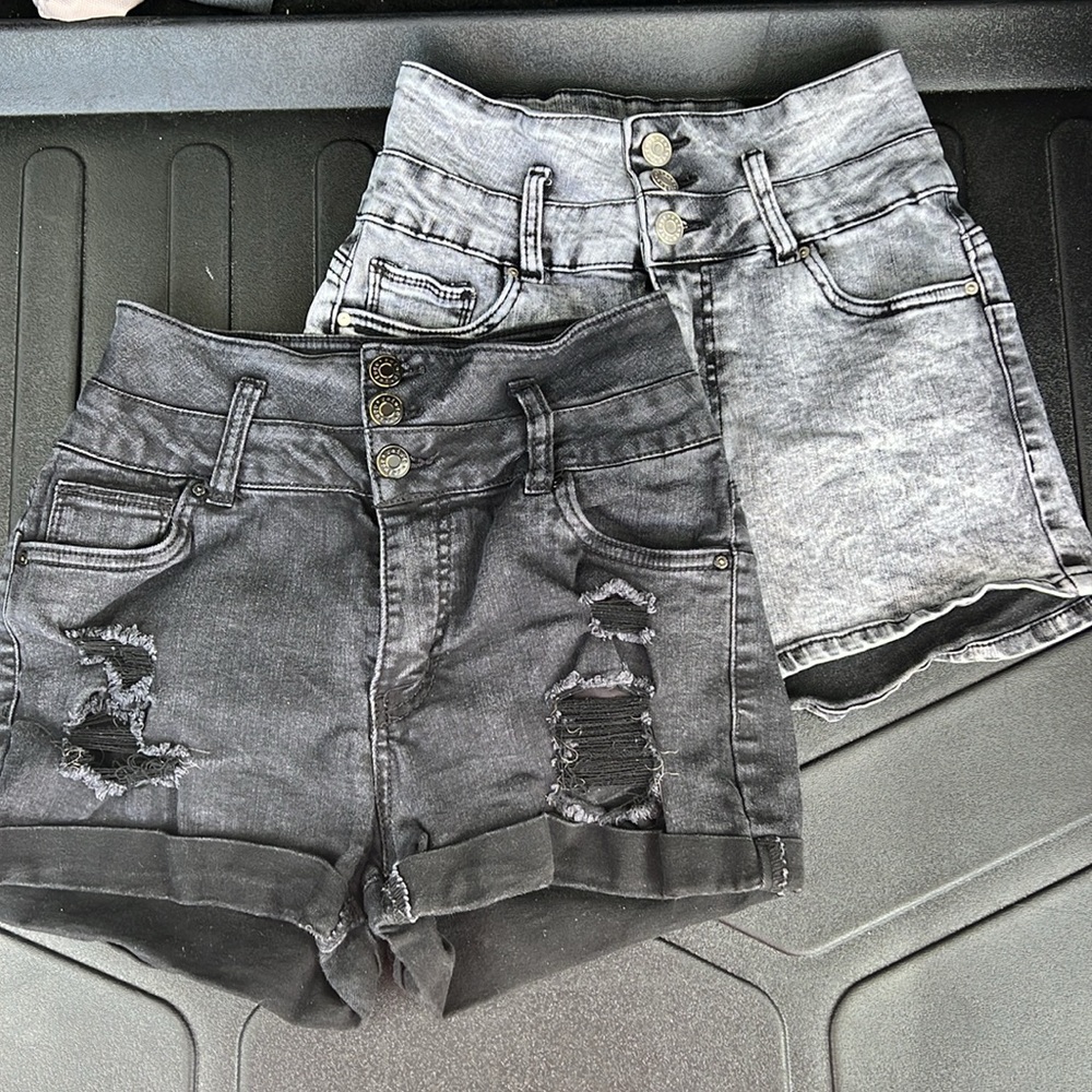 Refuge Ibiza lot of 2 size 3 high waisted shorts